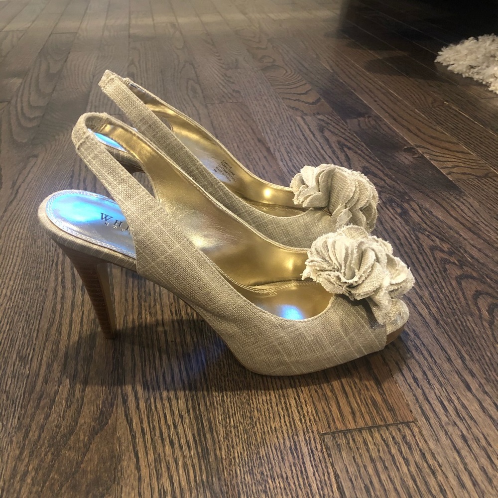 Woman’s Linen Flower-toe High Heels